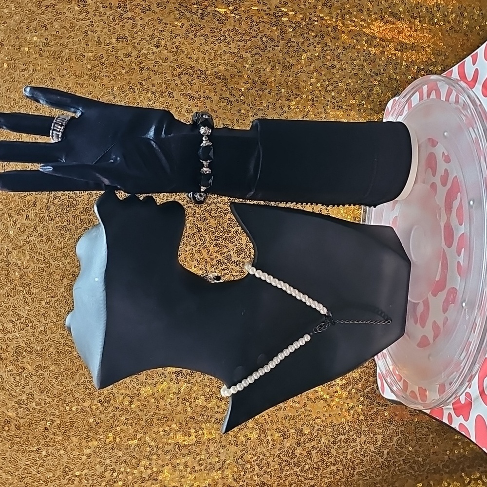 Black W/ Silver Tones jewlery set. Necklace, bracelet, earrings, Brooch, Ring - Picture 8 of 11